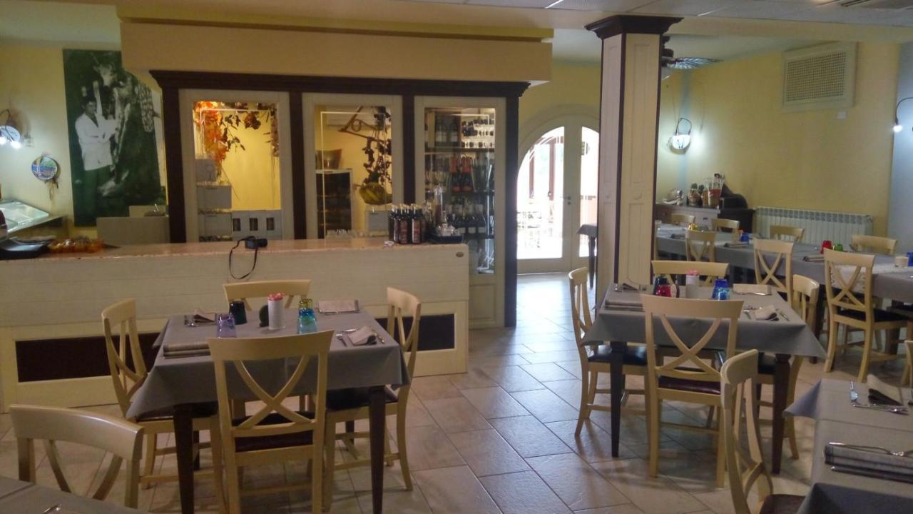 Relais Black Horse Millesimo Bagian luar foto