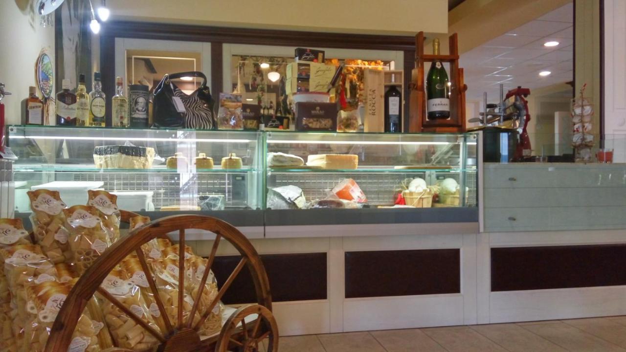 Relais Black Horse Millesimo Bagian luar foto