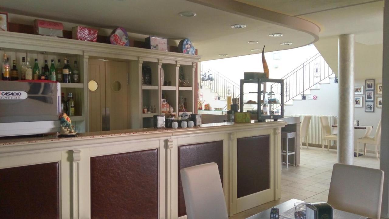 Relais Black Horse Millesimo Bagian luar foto