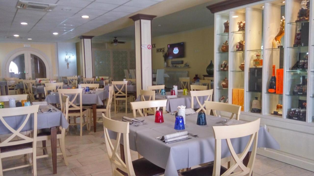 Relais Black Horse Millesimo Bagian luar foto