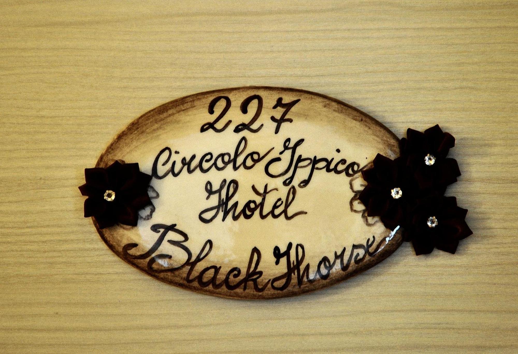 Relais Black Horse Millesimo Ruang foto