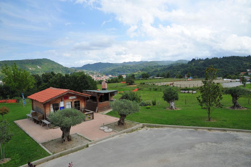 Relais Black Horse Millesimo Bagian luar foto