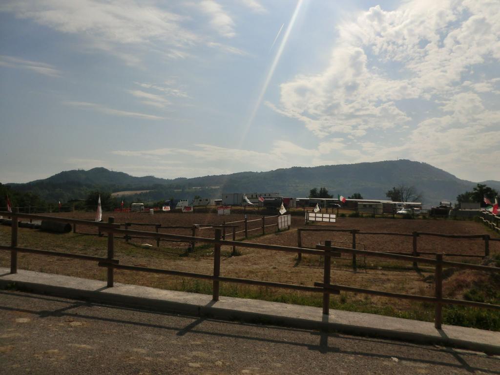 Relais Black Horse Millesimo Bagian luar foto