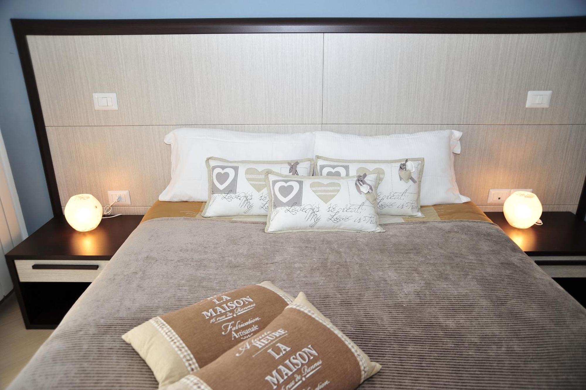 Relais Black Horse Millesimo Bagian luar foto