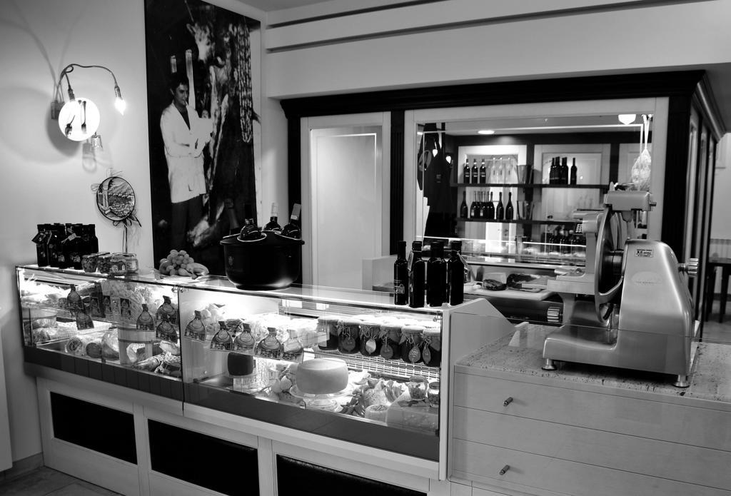 Relais Black Horse Millesimo Bagian luar foto
